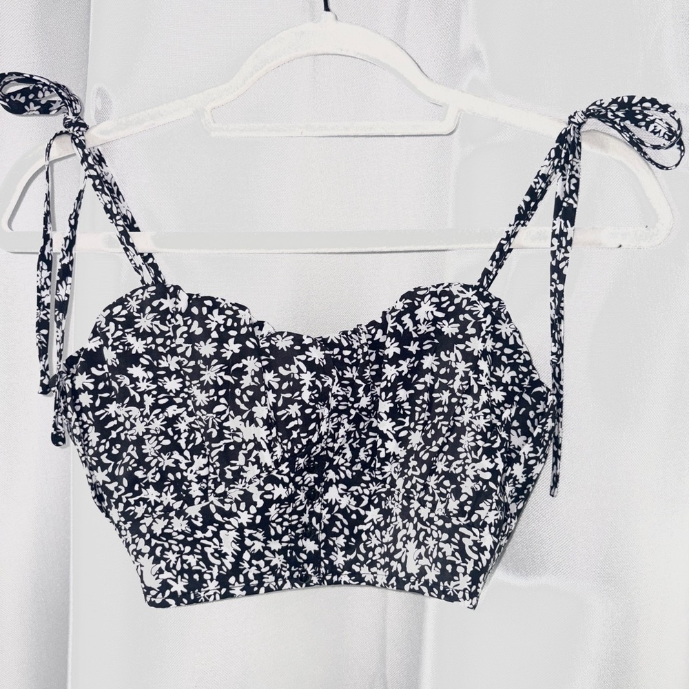SHEIN Black and White Floral Crop Top